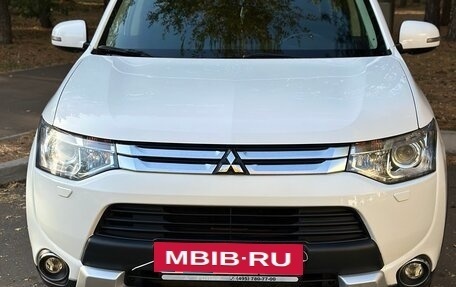 Mitsubishi Outlander III рестайлинг 3, 2014 год, 1 999 999 рублей, 2 фотография