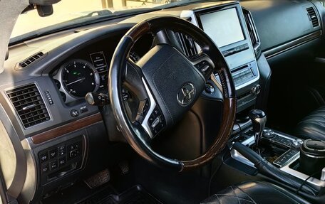 Toyota Land Cruiser 200, 2018 год, 5 900 000 рублей, 6 фотография