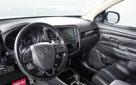 Mitsubishi Outlander III рестайлинг 3, 2018 год, 3 390 000 рублей, 14 фотография