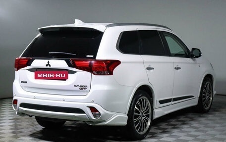 Mitsubishi Outlander III рестайлинг 3, 2018 год, 3 390 000 рублей, 5 фотография