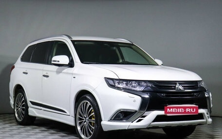 Mitsubishi Outlander III рестайлинг 3, 2018 год, 3 390 000 рублей, 3 фотография