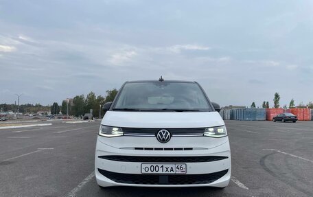 Volkswagen Multivan, 2022 год, 6 400 000 рублей, 2 фотография