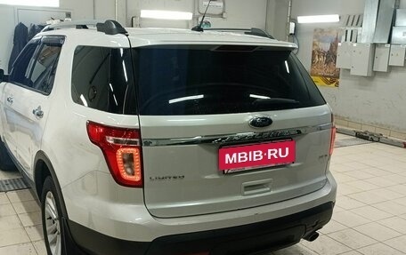 Ford Explorer VI, 2012 год, 1 820 000 рублей, 3 фотография