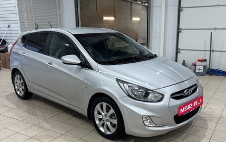 Hyundai Solaris II рестайлинг, 2011 год, 980 000 рублей, 2 фотография