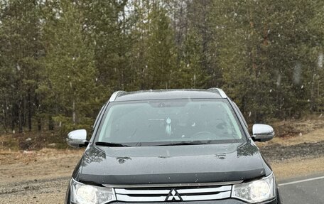 Mitsubishi Outlander III рестайлинг 3, 2014 год, 2 100 000 рублей, 5 фотография