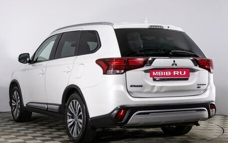 Mitsubishi Outlander III рестайлинг 3, 2020 год, 2 179 886 рублей, 7 фотография