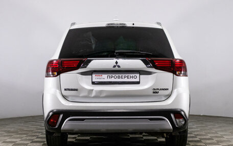 Mitsubishi Outlander III рестайлинг 3, 2020 год, 2 179 886 рублей, 6 фотография