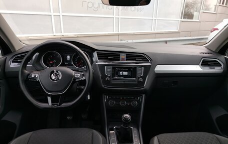 Volkswagen Tiguan II, 2017 год, 1 792 000 рублей, 5 фотография