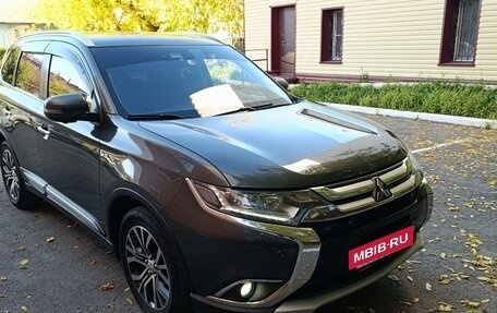 Mitsubishi Outlander III рестайлинг 3, 2018 год, 2 999 999 рублей, 5 фотография