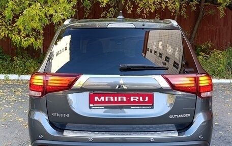 Mitsubishi Outlander III рестайлинг 3, 2018 год, 2 999 999 рублей, 17 фотография