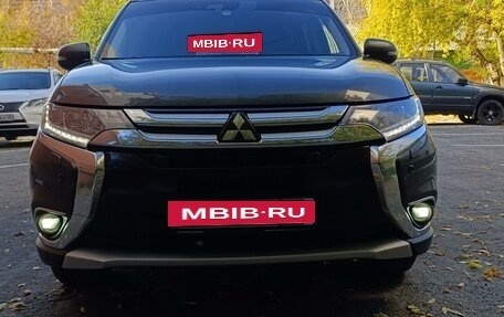 Mitsubishi Outlander III рестайлинг 3, 2018 год, 2 999 999 рублей, 11 фотография