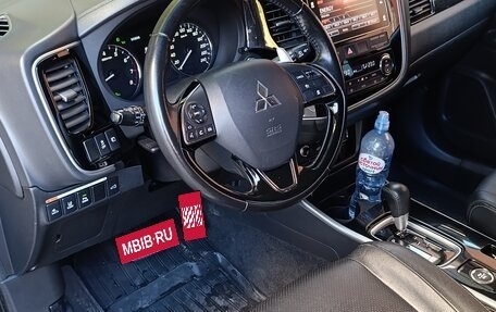 Mitsubishi Outlander III рестайлинг 3, 2018 год, 2 999 999 рублей, 22 фотография