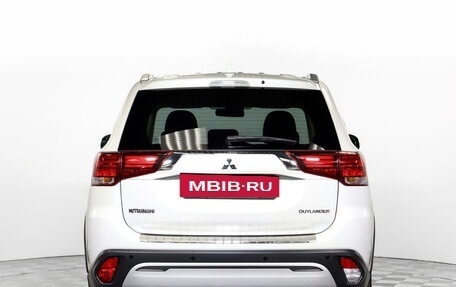 Mitsubishi Outlander III рестайлинг 3, 2019 год, 2 315 000 рублей, 6 фотография