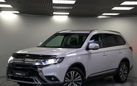 Mitsubishi Outlander III рестайлинг 3, 2019 год, 2 315 000 рублей, 16 фотография