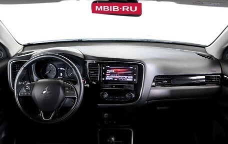 Mitsubishi Outlander III рестайлинг 3, 2019 год, 2 315 000 рублей, 13 фотография