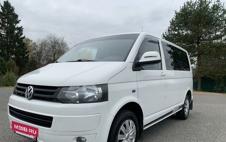 Volkswagen Caravelle T5, 2011 год, 1 890 000 рублей, 3 фотография