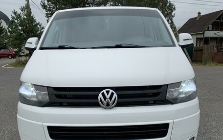 Volkswagen Caravelle T5, 2011 год, 1 890 000 рублей, 2 фотография