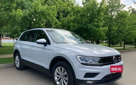 Volkswagen Tiguan II, 2019 год, 2 700 000 рублей, 2 фотография