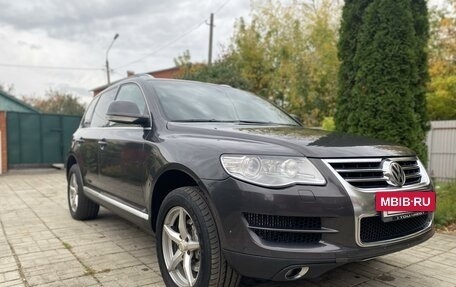 Volkswagen Touareg III, 2009 год, 1 350 000 рублей, 2 фотография