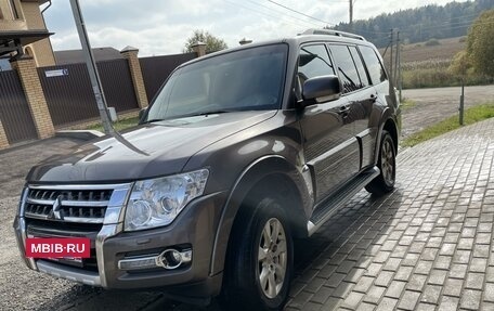 Mitsubishi Pajero IV, 2015 год, 2 600 000 рублей, 3 фотография