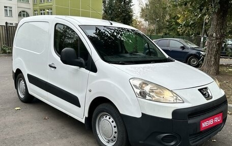 Peugeot Partner II рестайлинг 2, 2011 год, 730 000 рублей, 1 фотография