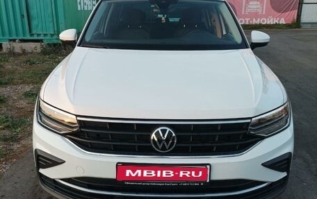 Volkswagen Tiguan II, 2021 год, 3 300 000 рублей, 1 фотография