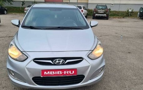 Hyundai Solaris II рестайлинг, 2013 год, 999 999 рублей, 4 фотография