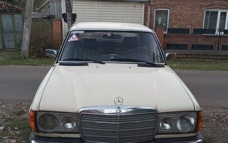 Mercedes-Benz W123, 1982 год, 380 000 рублей, 1 фотография