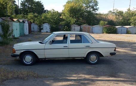 Mercedes-Benz W123, 1982 год, 380 000 рублей, 3 фотография