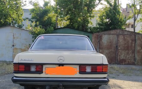 Mercedes-Benz W123, 1982 год, 380 000 рублей, 2 фотография