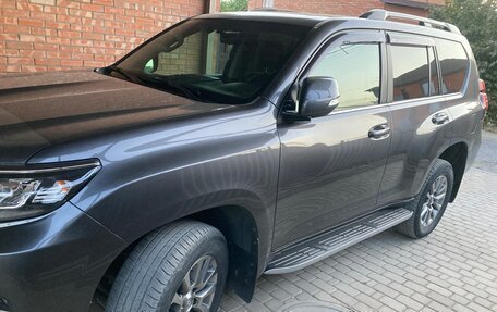 Toyota Land Cruiser Prado 150 рестайлинг 2, 2017 год, 5 400 000 рублей, 3 фотография