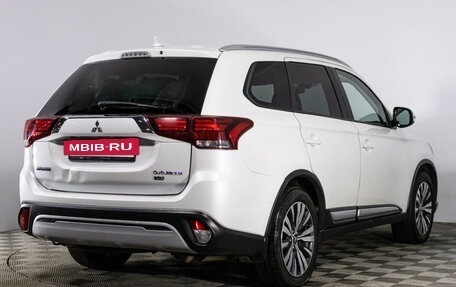 Mitsubishi Outlander III рестайлинг 3, 2020 год, 2 179 886 рублей, 5 фотография