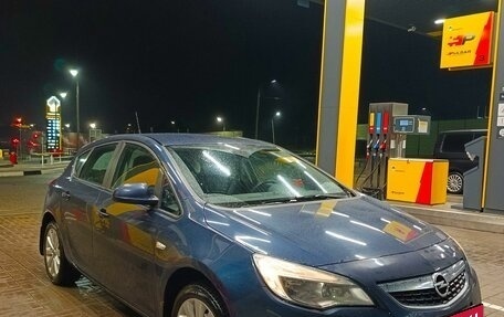 Opel Astra J, 2011 год, 780 000 рублей, 2 фотография