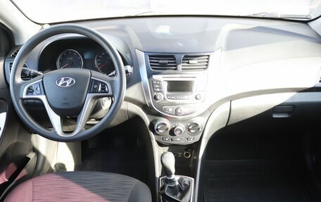 Hyundai Solaris II рестайлинг, 2015 год, 969 000 рублей, 15 фотография