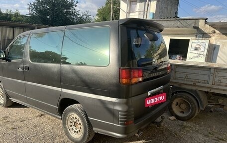 Nissan Elgrand I, 2001 год, 750 000 рублей, 6 фотография