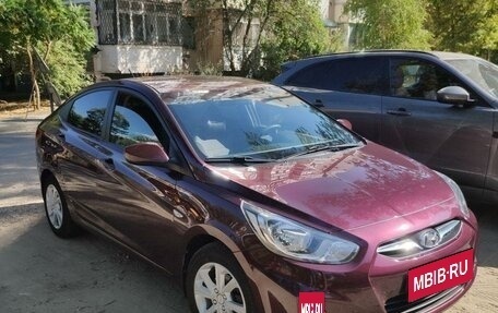 Hyundai Solaris II рестайлинг, 2011 год, 1 000 000 рублей, 3 фотография