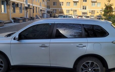 Mitsubishi Outlander III рестайлинг 3, 2014 год, 1 700 000 рублей, 4 фотография