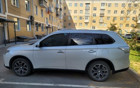 Mitsubishi Outlander III рестайлинг 3, 2014 год, 1 700 000 рублей, 2 фотография