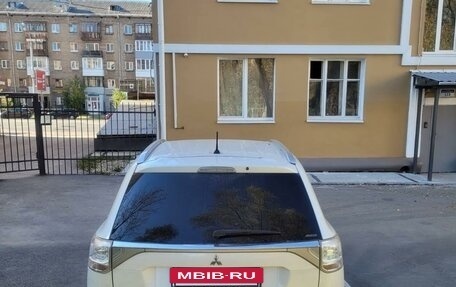 Mitsubishi Outlander III рестайлинг 3, 2014 год, 1 700 000 рублей, 5 фотография