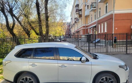 Mitsubishi Outlander III рестайлинг 3, 2014 год, 1 700 000 рублей, 7 фотография