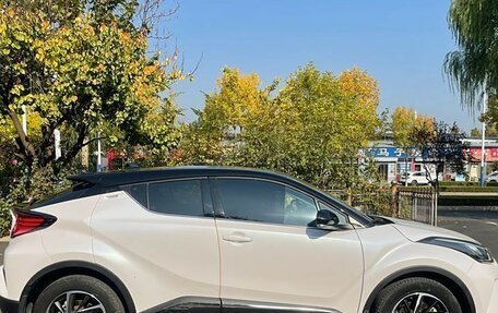 Toyota C-HR I рестайлинг, 2021 год, 2 575 000 рублей, 4 фотография