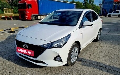 Hyundai Solaris II рестайлинг, 2021 год, 1 720 000 рублей, 5 фотография