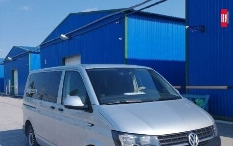 Volkswagen Caravelle T6 рестайлинг, 2015 год, 2 499 000 рублей, 2 фотография