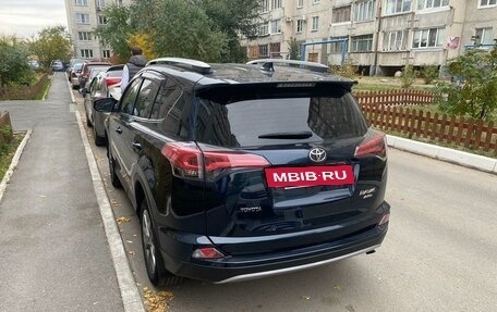 Toyota RAV4, 2019 год, 3 100 000 рублей, 6 фотография