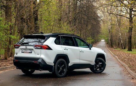 Toyota RAV4, 2021 год, 3 550 000 рублей, 3 фотография