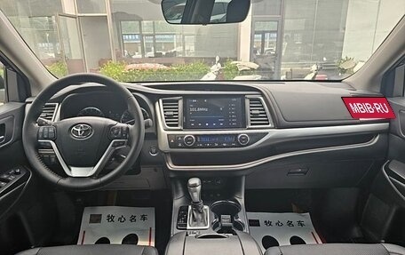 Toyota Highlander III, 2021 год, 4 100 999 рублей, 8 фотография