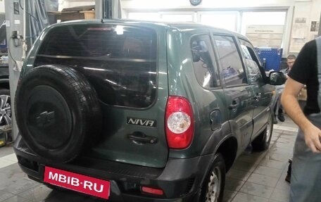 Chevrolet Niva I рестайлинг, 2010 год, 482 000 рублей, 3 фотография