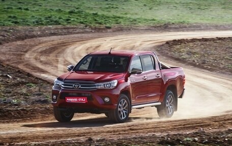 Toyota Hilux VIII, 2017 год, 4 250 000 рублей, 1 фотография