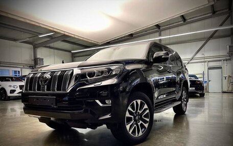 Toyota Land Cruiser Prado 150 рестайлинг 2, 2023 год, 8 000 000 рублей, 1 фотография