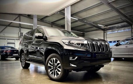 Toyota Land Cruiser Prado 150 рестайлинг 2, 2023 год, 8 000 000 рублей, 2 фотография